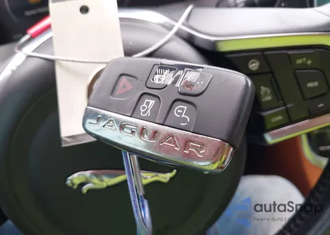 2018 Jaguar Xe 35T Portfolio Limited Edition z USA, uszkodzony, nr VIN SAJAH4EV4JCP17110